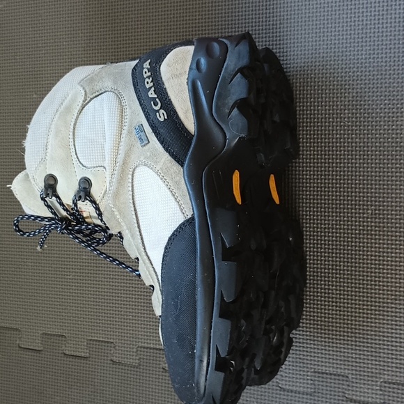 Women's 8.5 Scarpa Hiking Boots - Grey & Black - Picture 6 of 12